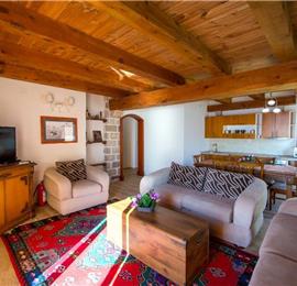 2 Bedroom Apartment with 2 Shared Pools, sleeps 4